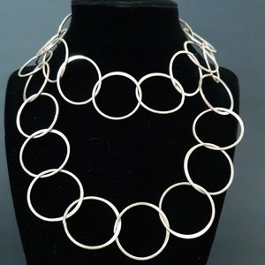 Silver tone hammered circles necklace